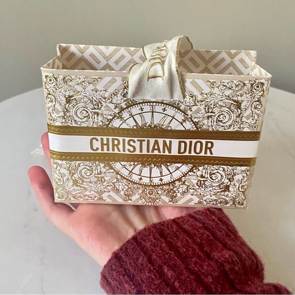 Miss Dior Gift Set with Bag and Holiday Star - Picture 6 of 6